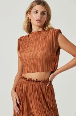 Cruise Pleated Padded Shoulder Crop Top