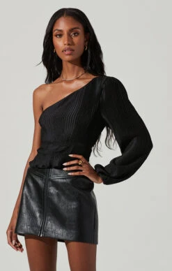 Zona Plisse One Shoulder Top -Chic Ladies Wear Shop ACT17417 BLACK 2