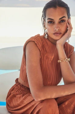 Cruise Pleated Padded Shoulder Crop Top -Chic Ladies Wear Shop ASTR SPR22 PT1 1620