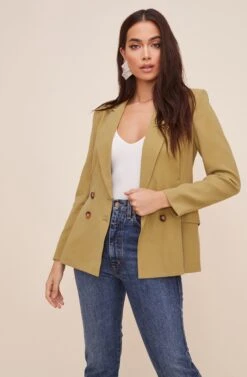 Fitted Pleat Blazer
