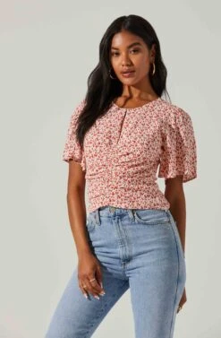 Floral Key Hole Flutter Sleeve Top